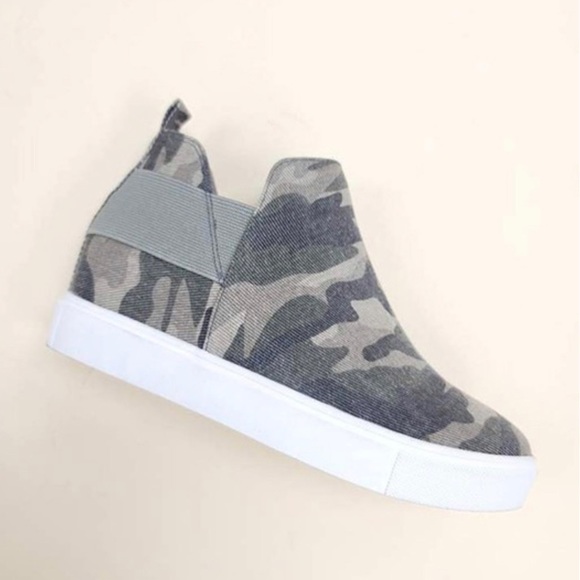 RELISTED SIZE 10 AVAILABLE Camo Canvas Hidden Wedge Sneaker - Picture 9 of 10